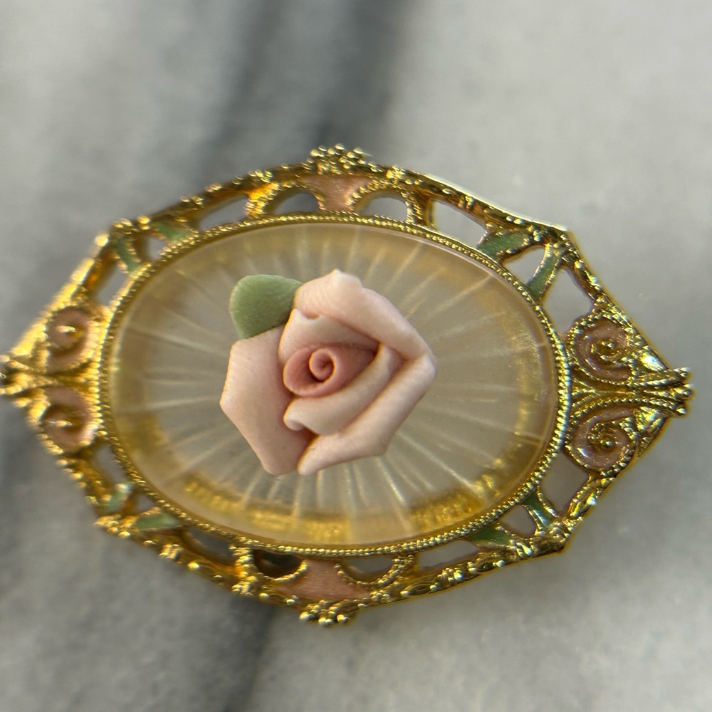 Delicate pink flower brooch gold tone w/ pink and green enamel